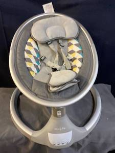 lot 58460 image: Dream On Me Baby Holder