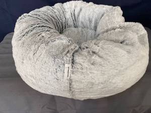 lot 53546 image: Small Dog Bed