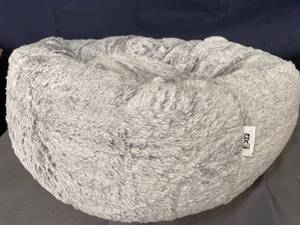 lot 53586 image: Small Dog Bed