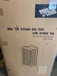 lot 55884 image: 36�� Tall 3 Panel Dog Gate