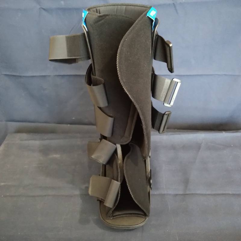 lot 53015 image: RIGHT FOOT BRACE MD UNITED ORTHO