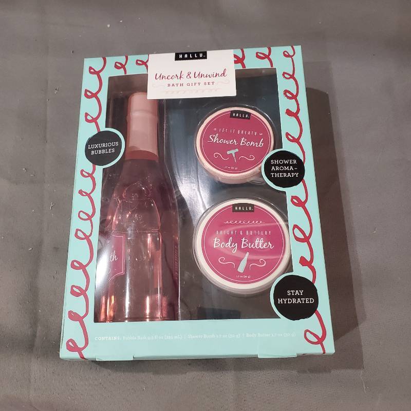 lot 53309 image: HALLU SHOWER GIFT SET