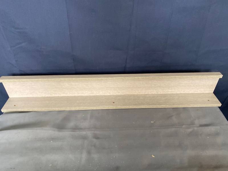 lot 53545 image: Floating Shelf