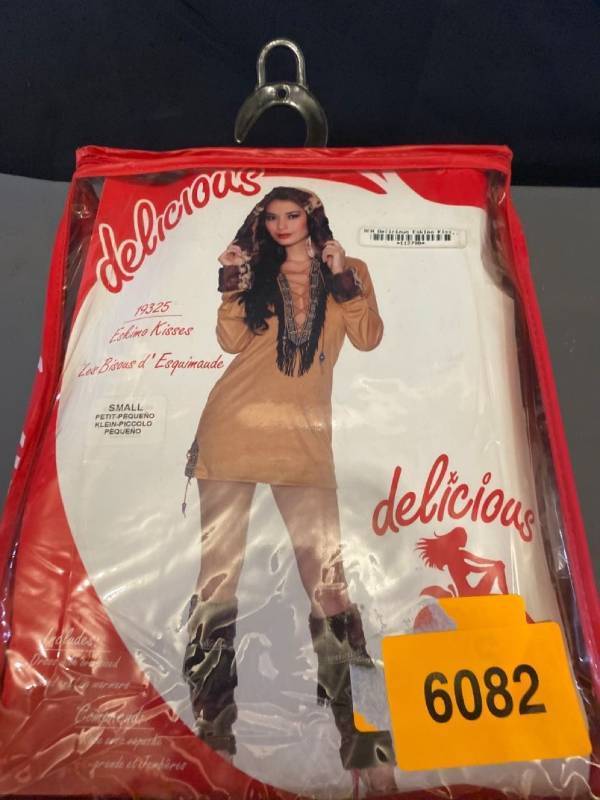lot 6082 image: Delicious Eskimo Kisses Costume, Brown, Small