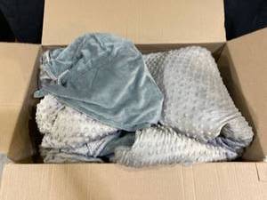 lot 1382 image: Full Size Weighted Blanket 20lbs