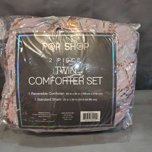 lot 1456 image: Pop Shop Marble Comforter Set, Twin, Rose Gold
