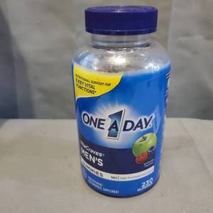 lot 1483 image: ONE A DAY MENS GUMMIES 2023 06