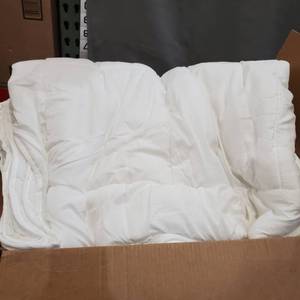 lot 1567 image: MATTRESS COVER WHITE QUEEN
