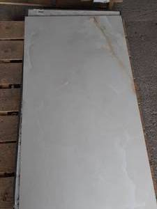 lot 39 image: 24 X 48 ONYX IVORY Polished Porcelain Tile (Approx. 48SF)