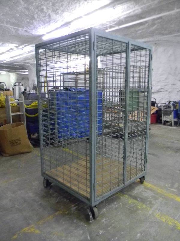 lot 284 image: Steel Cage on Casters   82x48x44