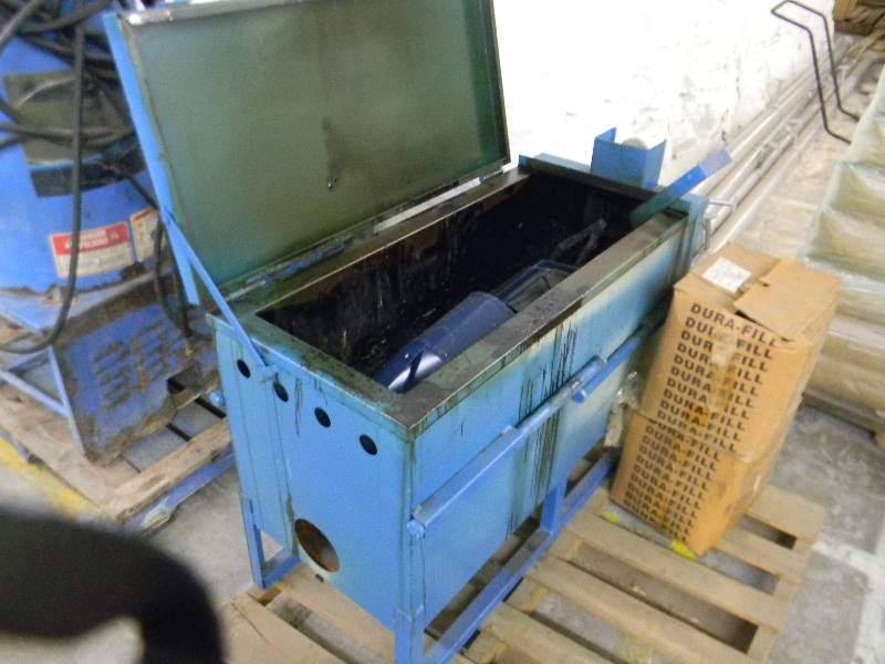 lot 316 image: Stationary Asphalt Melting Kettle 30 gal plus 5 boxes of Dura-Fill
