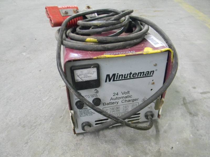 lot 322 image: Minute Man 24V Automatic Battery Charger