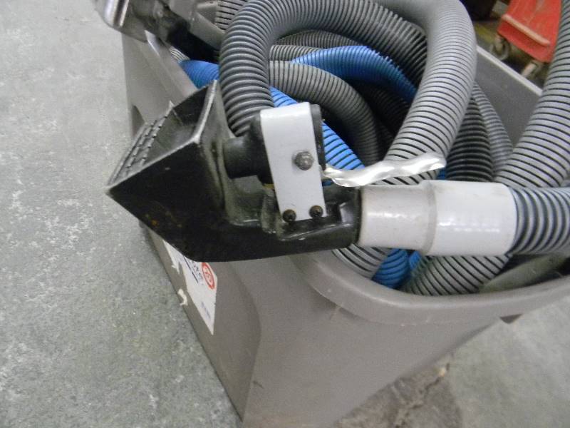 lot 329 image: Apolstry Cleaning Head (qty 2) for Shampoo Machine