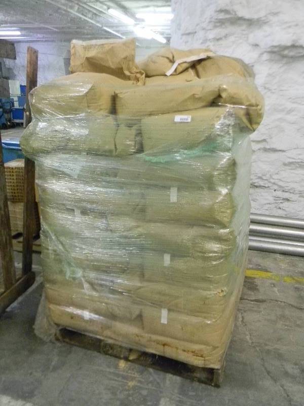 lot 332 image: Corn Cob Particles Blast Media 1014 Grade