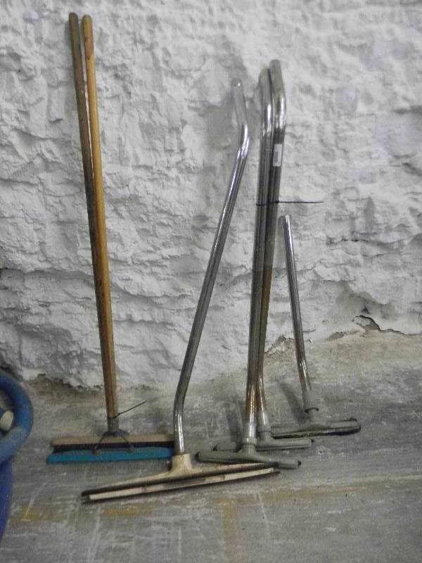 lot 339 image: Various Carpet Cleaning Accessories
