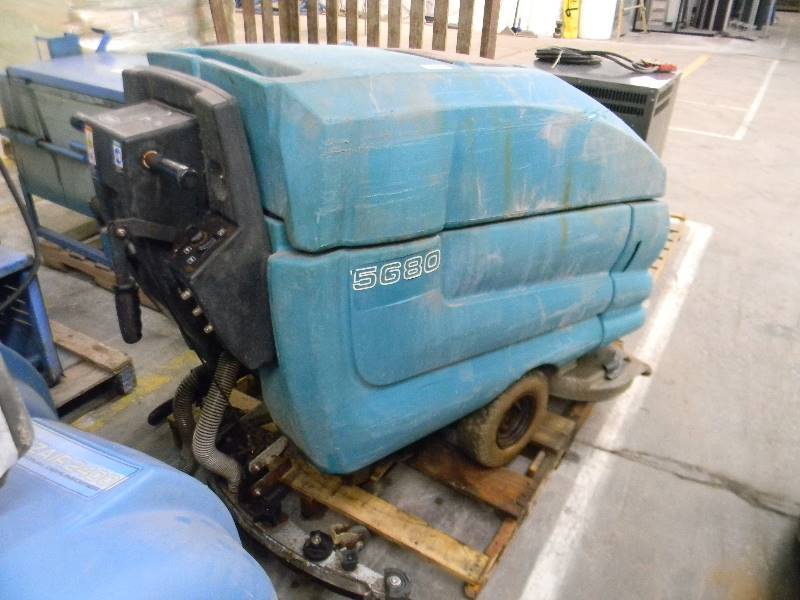 lot 351 image: Tennant 5680 Floor ScrubberSweeper