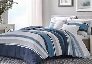 lot 2748 image: Nautica Home Comforter Set