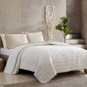 lot 2821 image: MODERN THREADS Everly Embroidered Quilt Set