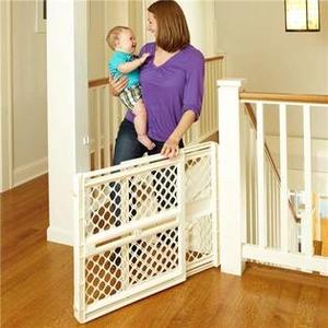 lot 2884 image: North States Supergate BabyChild Safety Pet Gate