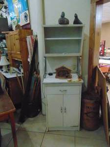 lot 3867 image: Vintage Metal Cabinet