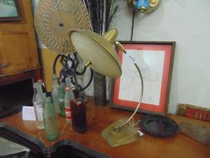 lot 3872 image: MCM Table Lamp