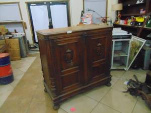 lot 3875 image: Vintage TVStereo Cabinet