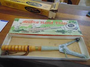 lot 3882 image: Western Hand Trap Target Thrower