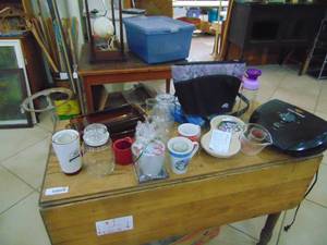 lot 3893 image: Contents of Tabletop