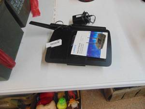 lot 3910 image: Linksys max-stream router