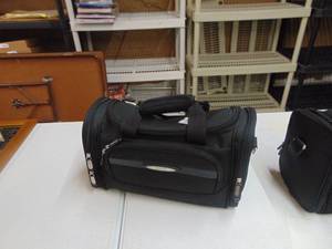 lot 3918 image: Kenneth Cole Travel Bag