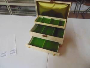 lot 3953 image: Jewelry Box