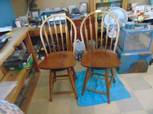 lot 3961 image: Pair of Oak Bar Stools - Swivel - Nice