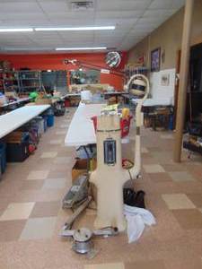 lot 3963 image: Vintage Ritter Dental Light - Instrumente Holder - MCM Lamp Arm