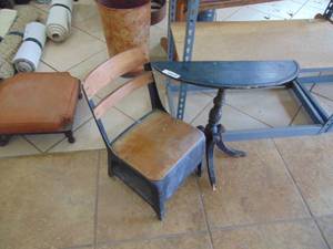 lot 3985 image: Small Table and Childs metal seat