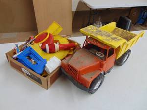 lot 3988 image: Metal Planes and Vintage Toys