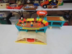 lot 3991 image: Fischer Price Airport with Accessories