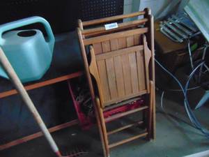 lot 4006 image: 2 - Wooden Folding Chairs