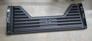 lot 1608 image: 4000 Series Fifth Wheel Louvred Tail Gate