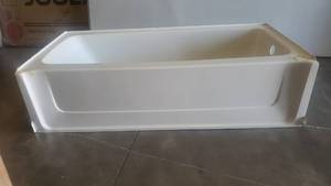 lot 2 image: STERLING 61041120-0 All Pro Bathtub, 60-Inch x 30-Inch x 15-Inch, Right-Hand, White