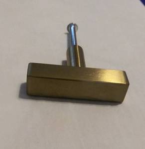 lot 30014 image: 9 Gold Colored Drawer Pulls