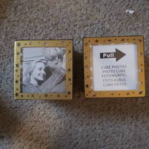 lot 30035 image: 2 Photo Cubes 3.75in x 3.75in