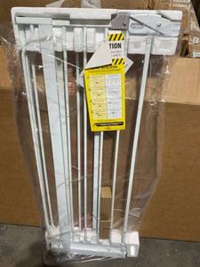 lot 6698 image: Regalo Baby Gate