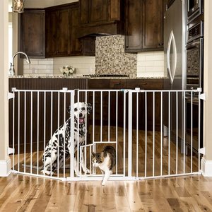 lot 6801 image: Carlson Flexi Pet Gate