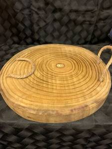 lot 53808 image: 15�� Round Wood Serving Tray