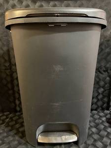 lot 53827 image: Rubbermaid 2019 Version Step-on Lid Trash Can For Home, Kitchen, And Bathroo