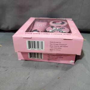 lot 53968 image: BATH GLAM KIT 2