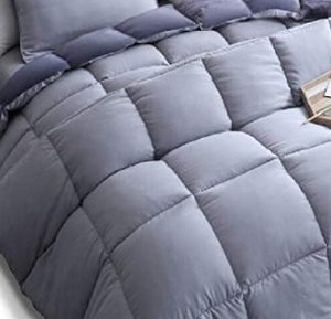 lot 6750 image: Kasentex Queen Comforter