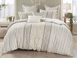 lot 53803 image: The Curated Nomad Clementina Cotton Printed Chenille Comforter Set Retail$117.32
