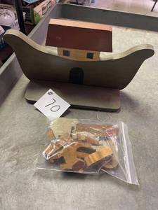 lot 70 image: Noahs Wooden Boat and Figurines