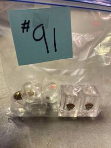 lot 91 image: Clear glass mini Salt and Pepper Shakers 3 pairs.